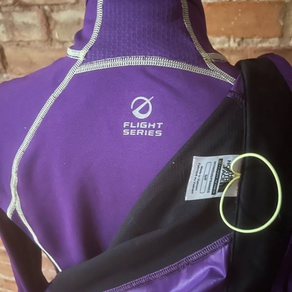 North Face Flight Series Windbreaker w Reflective Trim.  Purple & Black, Small. - Picture 6 of 14